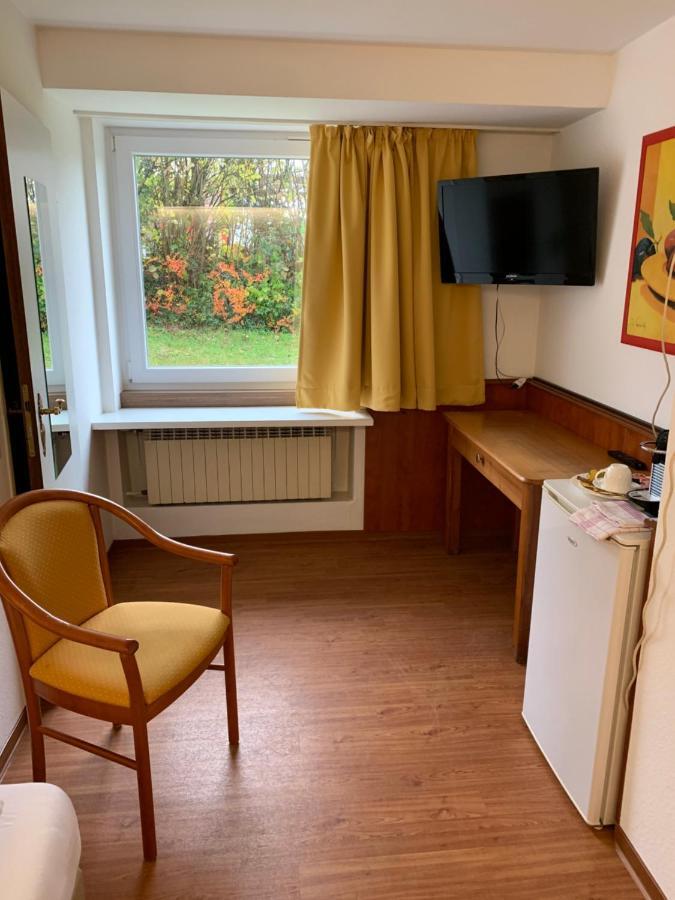 Gaestehaus An Der Rheinbruecke Altlussheim Luaran gambar